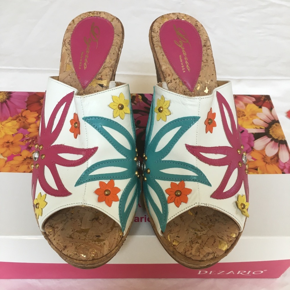 💐Dezario “Frida” White Floral Decorative Mule EUC